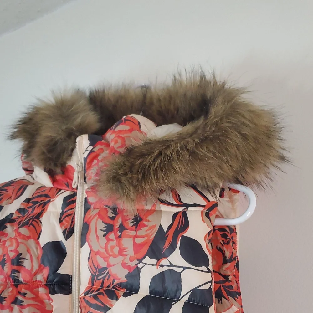 Offline By Aerie Floral Puffer Vest Size Med Faux Fur Trim Hood - Picture 4 of 12